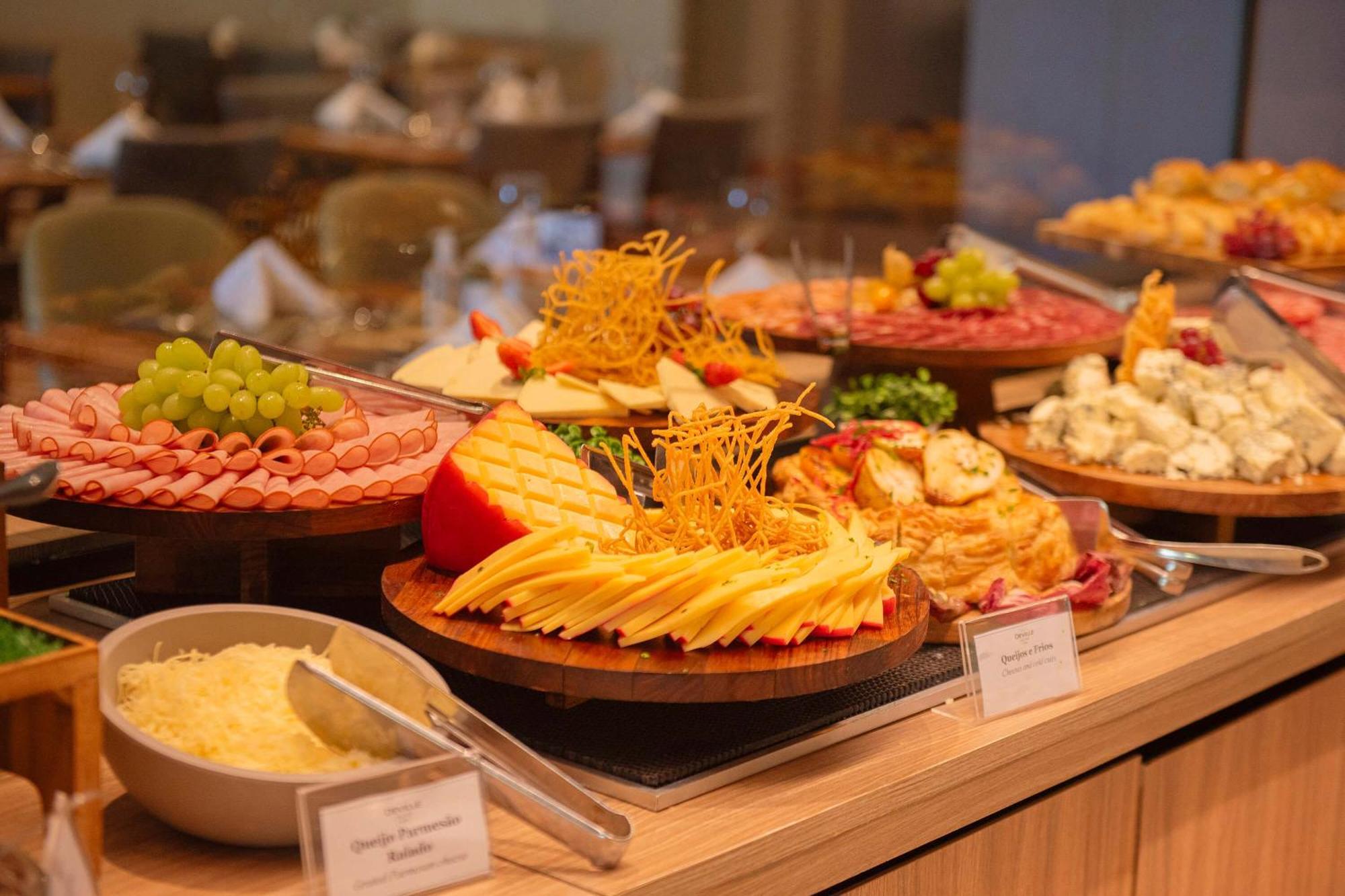 Hotel Deville Prime Salvador Eksteriør bilde A cheese platter