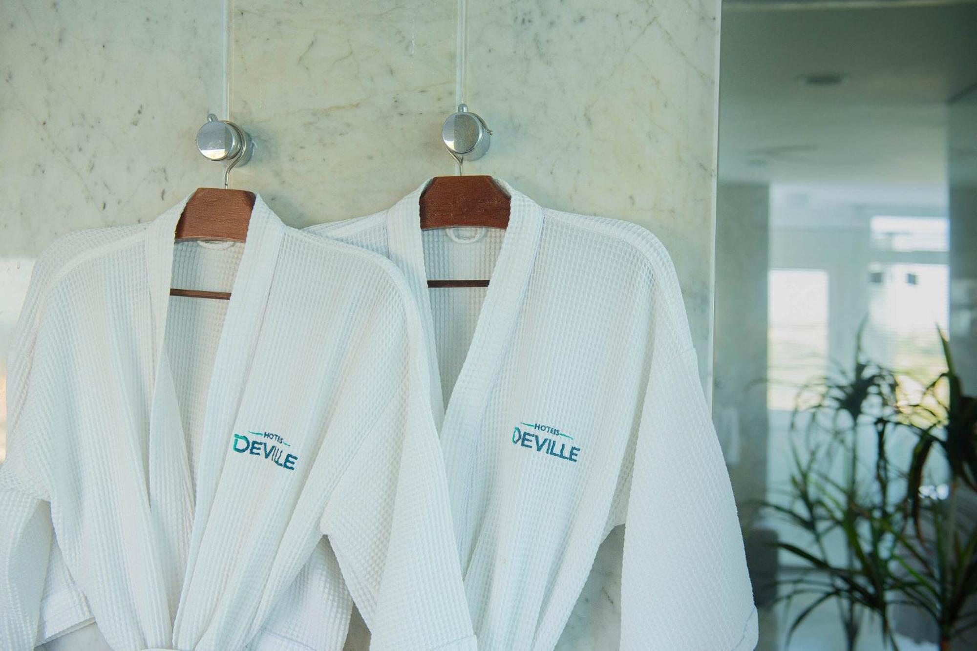 Hotel Deville Prime Salvador Eksteriør bilde Two bathrobes